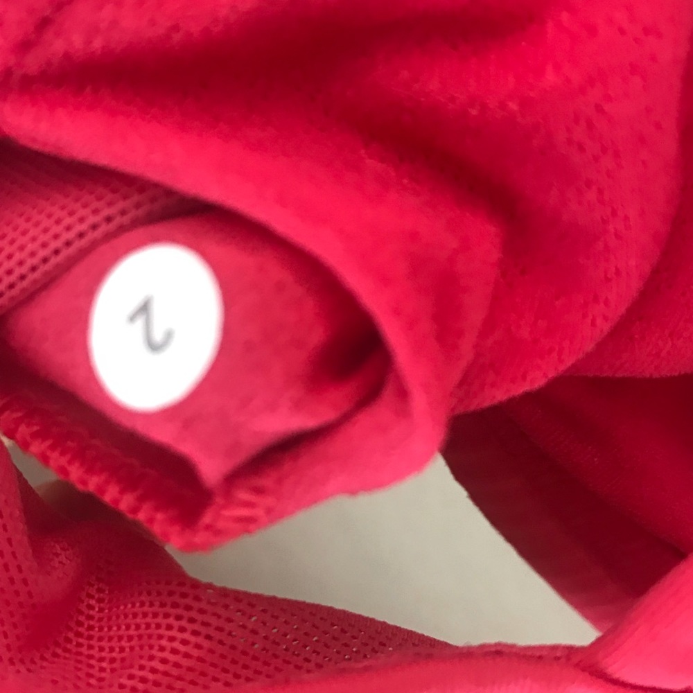 Sold ! Lululemon sports bra free to be size 2 - Picture 3 of 4